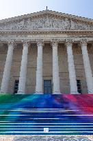 Art installation Echo by Elsa Tomkowiak at the National Assembly - Paris