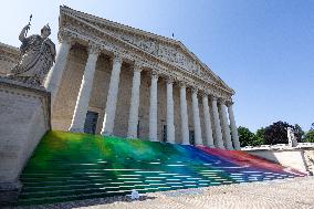 Art installation Echo by Elsa Tomkowiak at the National Assembly - Paris
