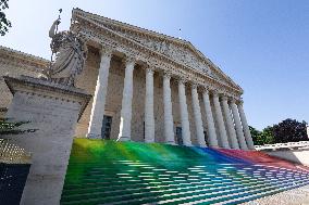 Art installation Echo by Elsa Tomkowiak at the National Assembly - Paris