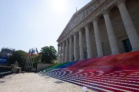 Art installation Echo by Elsa Tomkowiak at the National Assembly - Paris