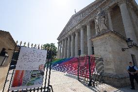 Art installation Echo by Elsa Tomkowiak at the National Assembly - Paris