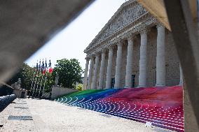 Art installation Echo by Elsa Tomkowiak at the National Assembly - Paris