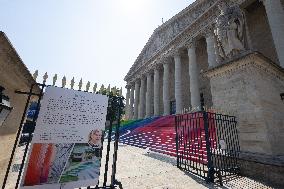 Art installation Echo by Elsa Tomkowiak at the National Assembly - Paris