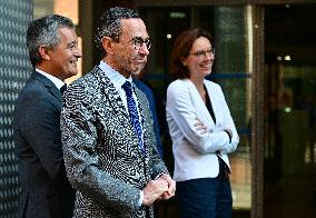 Emmanuel Macron visite l'Etat major interministériel de lutte contre la criminalité organisée (EMCO), à Nanterre