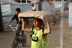 Displaced Palestinian Children - Gaza