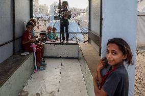 Displaced Palestinian Children - Gaza