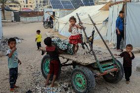 Displaced Palestinian Children - Gaza