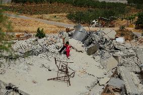 Israeli Forces Demolish Hebron Family's Home - Palestine
