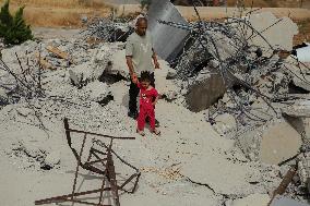 Israeli Forces Demolish Hebron Family's Home - Palestine