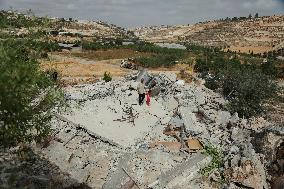 Israeli Forces Demolish Hebron Family's Home - Palestine