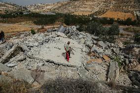Israeli Forces Demolish Hebron Family's Home - Palestine