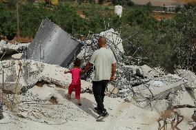 Israeli Forces Demolish Hebron Family's Home - Palestine