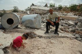 Israeli Forces Demolish Hebron Family's Home - Palestine