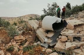 Israeli Forces Demolish Hebron Family's Home - Palestine