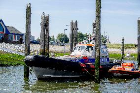 Princess Beatrix s Visit to Sea Rescue Society - Stellendam