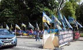 Rally in support of Ukrainian POWs at parliament in Kyiv