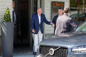 King Juan Carlos Leaves the Restaurant d'Berto - Spain