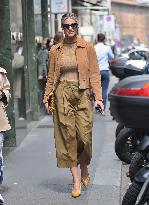 Michelle Hunziker Shopping - Milan