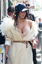 Kim Kardashian Shopping - Paris