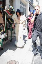 Kim Kardashian Shopping - Paris