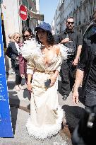 Kim Kardashian Shopping - Paris