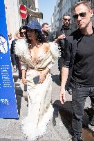 Kim Kardashian Shopping - Paris
