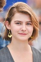 Cannes Qui Brille Au Combat Photocall AM