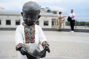 Statues of baby founders of Kyiv in vyshyvankas