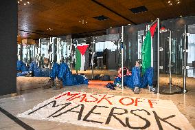 Protesters Occupy Maersk HQ - Rotterdam