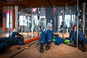 Protesters Occupy Maersk HQ - Rotterdam