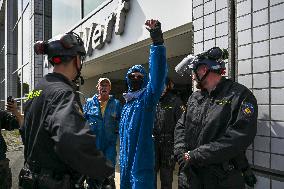 Protesters Occupy Maersk HQ - Rotterdam