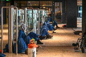 Protesters Occupy Maersk HQ - Rotterdam