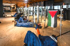 Protesters Occupy Maersk HQ - Rotterdam