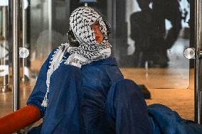 Protesters Occupy Maersk HQ - Rotterdam