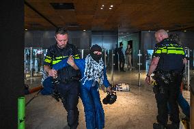 Protesters Occupy Maersk HQ - Rotterdam