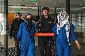 Protesters Occupy Maersk HQ - Rotterdam