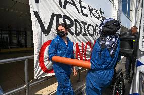Protesters Occupy Maersk HQ - Rotterdam