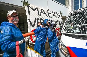 Protesters Occupy Maersk HQ - Rotterdam