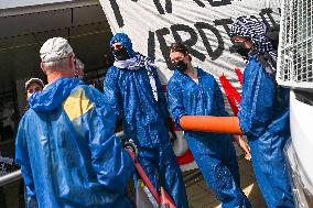 Protesters Occupy Maersk HQ - Rotterdam