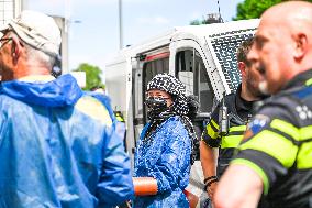 Protesters Occupy Maersk HQ - Rotterdam