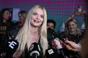 Pääseekö Suomen euroviisuedustaja lauantain finaaliin?