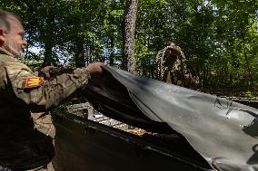 Ukrainian Servicemen Fire KS-19 Near Kharkiv