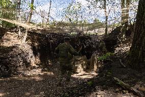 Ukrainian Servicemen Fire KS-19 Near Kharkiv