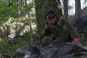 Ukrainian Servicemen Fire KS-19 Near Kharkiv
