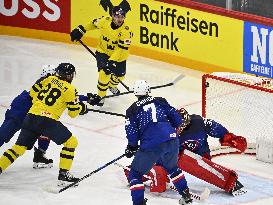 ICE HOCKEY WC FRANCE-SWEDEN