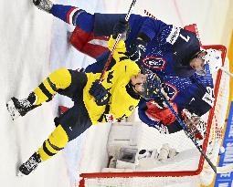 ICE HOCKEY WC FRANCE-SWEDEN