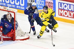ICE HOCKEY WC FRANCE-SWEDEN