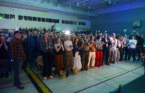 Fans follow the ESC 2025 Grand Final