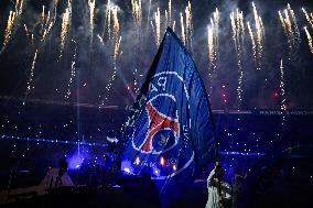 PSG celebrates 2024-2025 Ligue 1 trophy - FA