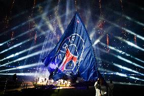 PSG celebrates 2024-2025 Ligue 1 trophy - FA